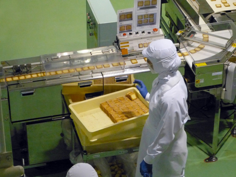 boutique-SILLANS LA CASCADE-min_japan_sapporo_chocolate_factory_label_packaging_cookie_machine_operator-961505